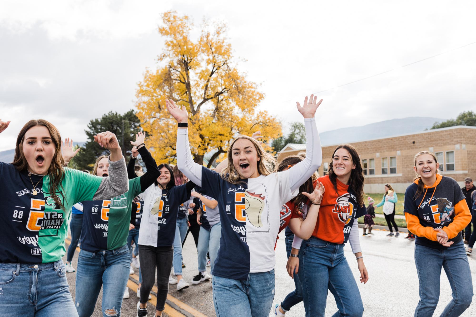 Snow College Students waving